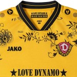 Maillot enfant Dynamo Dresden 2025/26 « Love Dynamo - Hate Racism » Maillot enfant Dynamo Dresden 2025/26 « Love Dynamo - Hate Racism »