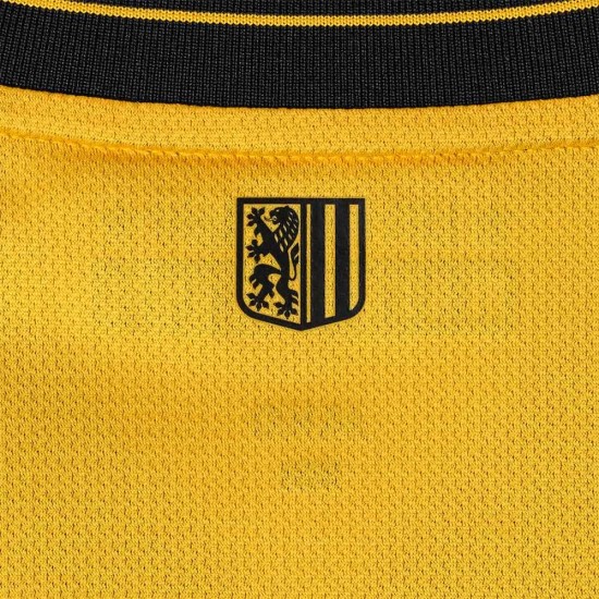 Maillot enfant Dynamo Dresden 2025/26 « Love Dynamo - Hate Racism » Maillot enfant Dynamo Dresden 2025/26 « Love Dynamo - Hate Racism »