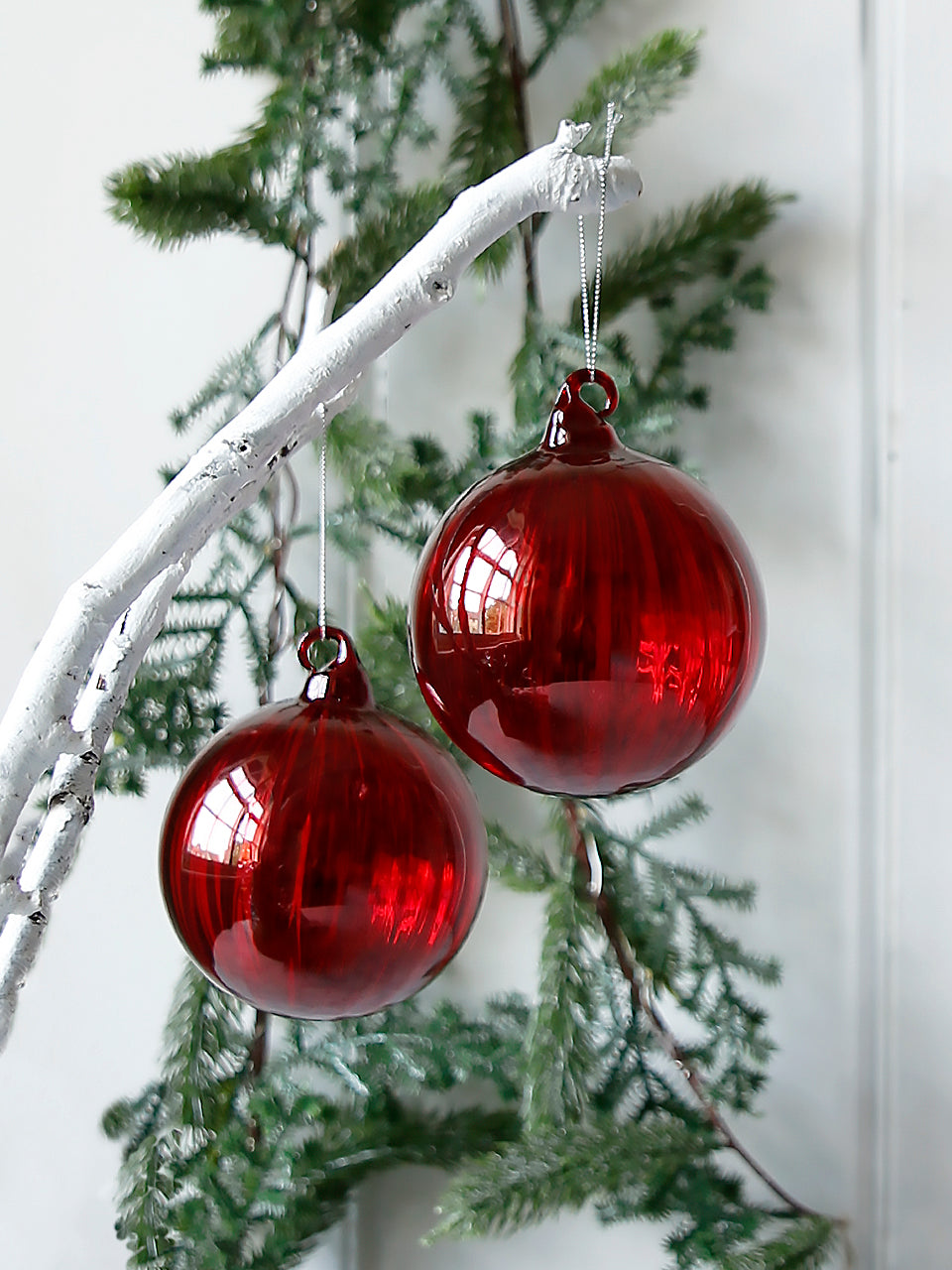 Boule de Noël en verre rouge
